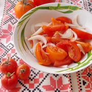 салат з помідорів