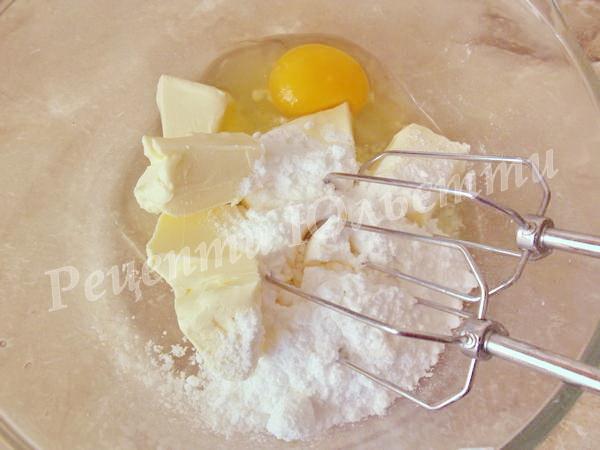 яйця з цукром та маслом