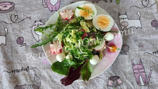 салат з капустою, яйцем і сиром
